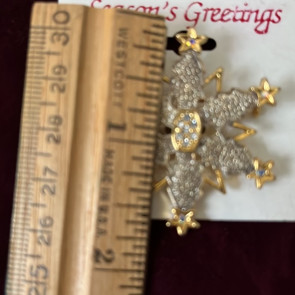 NWT Gold and crystal snowflake pin brooch - Picture 6 of 7
